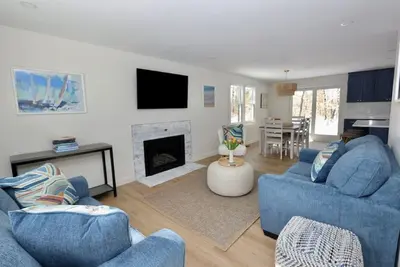 Image de Walk to Schoolhouse Pond!