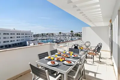 Image de Marina 3 bedroom apartment - view, A/C & pool (Mw1)