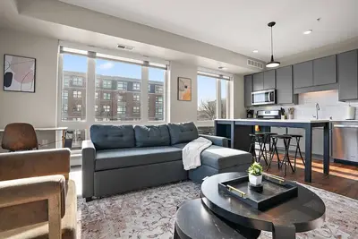 Image de CozySuites in Marquee 2br 2ba w/ pool & gym