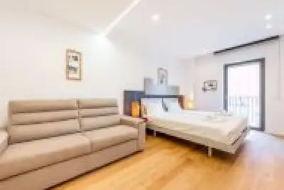 Image de Spacious room with balcony that can accommodate up to 4 people, located in a convenient and central position, in a building with concierge. The accommodation is located just 10 minutes walk from the historic center, in an area equipped with every service