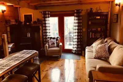 Image de The Birches Cabin, at home in the woods!