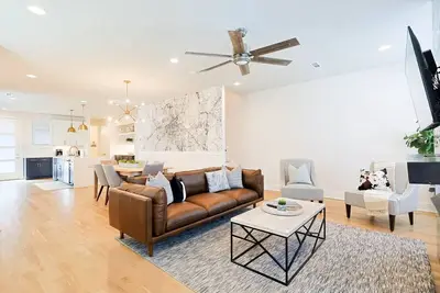 Image de New Townhome Walkable to 5 Points & Downtown