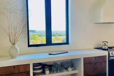 Image de Fabulous 4-bedroom estate with guesthouse, pool, and Ac in charming Yucca