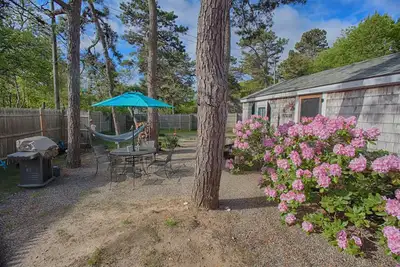 Image de Quaint Private Cozy Cottage with Large Outdoor Cedar Shower