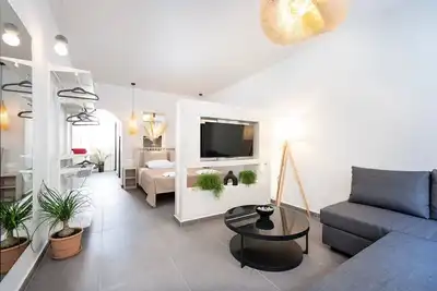 Aram`s Luxury Port House