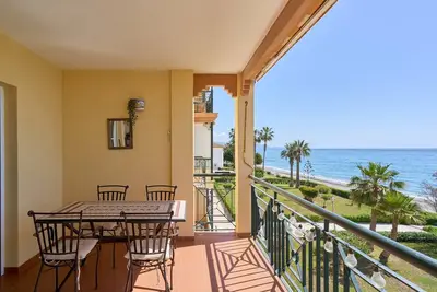 Image de Appartement 'Firstline Beach By Ist' à Torrox Costa, vue mer, accès direct plage