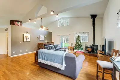 Image de Willamette Valley Home on Working Horse Farm!