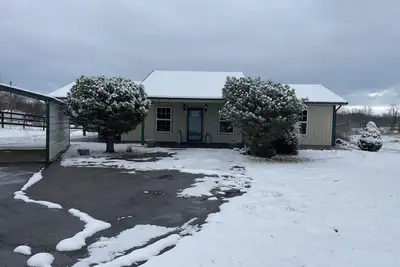 Image de Cozy 1-bedroom ranch house in Georgetown on 10 acres with horse paddock.