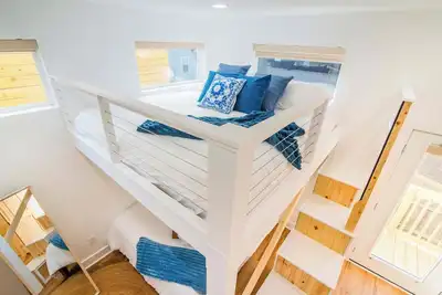 Image de Teeni Santorini | Rooftop Lounge, Sauna & Hot Tub