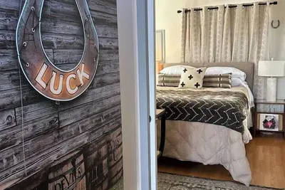 Image de Hill Country Tiny House + Pool Getaway on 10acr