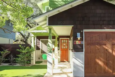 Image de *New* Central Austin | WalkerVR Giraffic Park