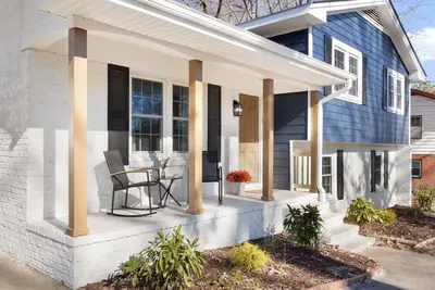 Near North Hills w/ Fire Pit Spacious 4br Home