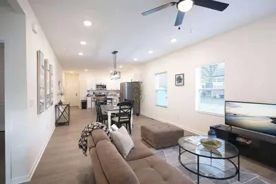 Image de 5 Min to Elon - 7 Min to Downtown - Washer + Dryer