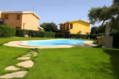Image de Villa « Livia » avec piscine partagée, terrasse privée et jardin privé
