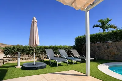 Image de Villa « Sunset Oasis » avec piscine privée, Wi-Fi et climatisation