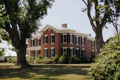 Image de Historic Woodlawn Estate: Where Historic Charm meets Modern Luxury