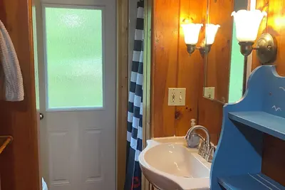 Image de Wellfleet 3-bedroom cottage with Ac. Walk to Ocean Beach. Roof deck.