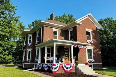 Image de Beautiful 3 bedroom, 3 1/2 bath home in the Heart of Newton