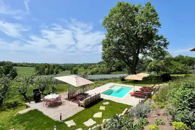 Image de Live the French Art de Vivre — Pool, Nature & Silence