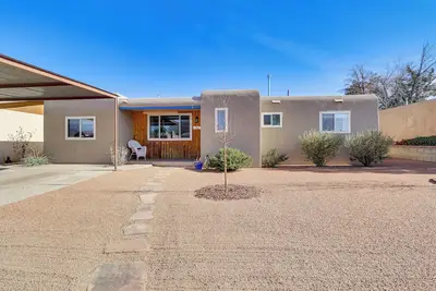 Image de Easy Uptown Access! Charming Abq Home w/ Yard