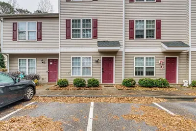 Image de 2 Mi to Lenovo Center: Dog-Friendly Getaway