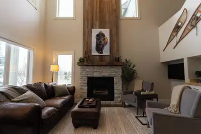 Image de Red Chairlift Basecamp Ski Shuttle Shuffleboard