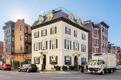 Image de Iconic & Luxurious Historic Townhouse with Roof Deck - A South End Gem 4br & 3ba