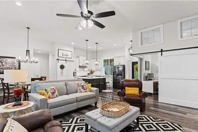 Image de Serene 5br Retreat with Hot Tub