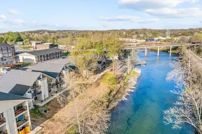 Image de Luxe 2br Branson Resort Condo ~Balcony, Indoor Pool, Outdoor Pool, Gym & Parking