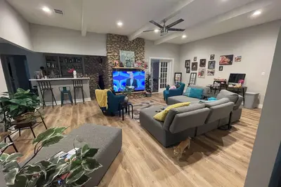 Image de Serene 4-bedroom house in the charming Arlington Entertainment District.