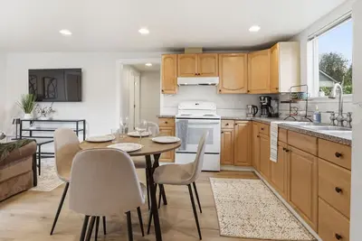 Image de Cozy 2-bedroom house in Vancouver perfect travelers!