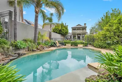 Image de Spacious Victorian Family Home with Pool in Leafy Hawthorn