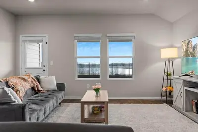 Image de Marbella Lane - Amazing 4br Lakeview Home