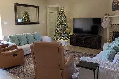 Image de Large Fenced Backyard, Pet Friendly - 5m to Lr