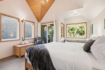 Image de Forest & Sea Views - Jetted Tub - Walk to Beaches & Wild Pacific Trail