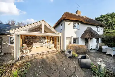 Image de West Wittering Family Beach Escape – Sleeps 8, Garden & Dog Friendly