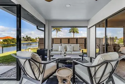 Image de Luxury Coastal Living with Water Views, Pool & Spa