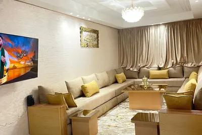 Image de Beautiful 3-bedroom apartment with Ac in downtown Meknès