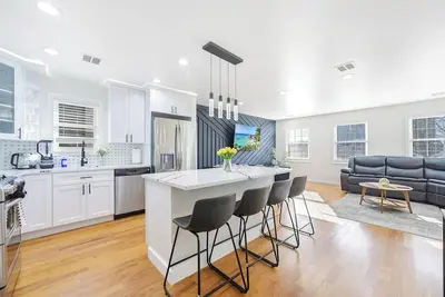 Image de Across River from Nyc Modern Home 10bds 4. 5bth Near Ewr 3 Free Parking Space