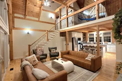 Image de Spacious Retreat in White Mountains, Views, Privacy and Luxury