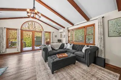 Image de Cozy Mtn Cabin: Hot Tub, Fire Table & Ac; Dog Friendly & Near Boone