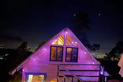 Image de Live the Avani experience: boutique cabin with a view of the city of Santiago ✨🌄