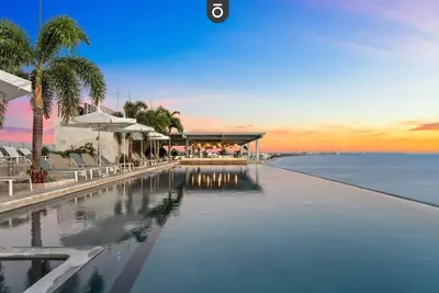 Image de Bantay 1a | Beachfront Luxury + Gym & Heated Pools