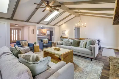 Image de Waterfront Home on Greers Ferry Lake w/ Game Room