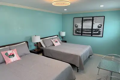 Flamingo Inn - 2 Queen with Kitchenette #204