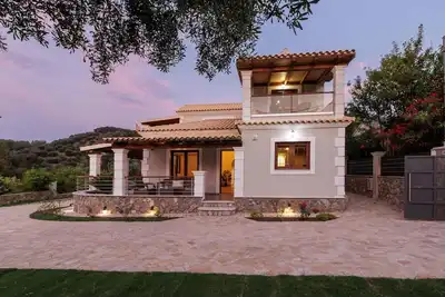 Image de Villa 'Logas Hill' avec vue sur la montagne, Wi-Fi et climatisation