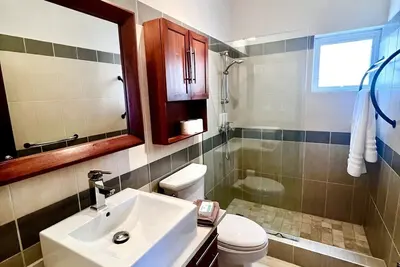 Image de All-inclusive luxury beachfront condo, great sea views!