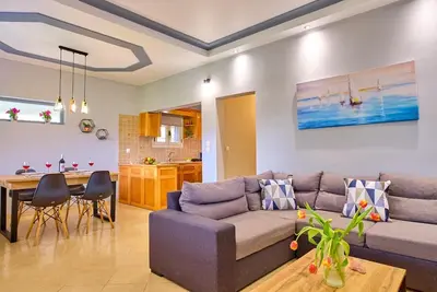 Image de Appartement « Angeliki's House » avec vue sur mer, Wi-Fi et climatisation