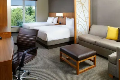 Image de Near Cleveland | Pool. Free Breakfast + Parking
