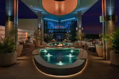 Image de Next to Gas South Arena + Rooftop Bar. Pool. Gym.
